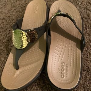 Crocs Wedge Flipflop with Gold Strap